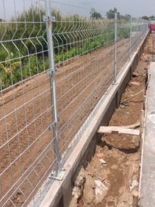 Thi Công Hàng Rào 2 đầu Dập Tam Giác Tại Công Ty Thủ Dầu Một