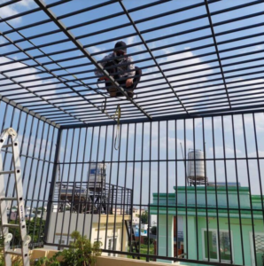 Thợ Thi Công Khung Bảo Vệ