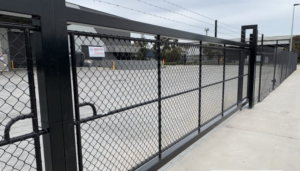 Thi Công Cổng Bằng Lưới Thép B40